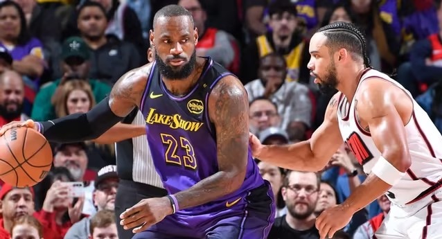 爱游戏官方-湖人队四连胜登上西部榜首