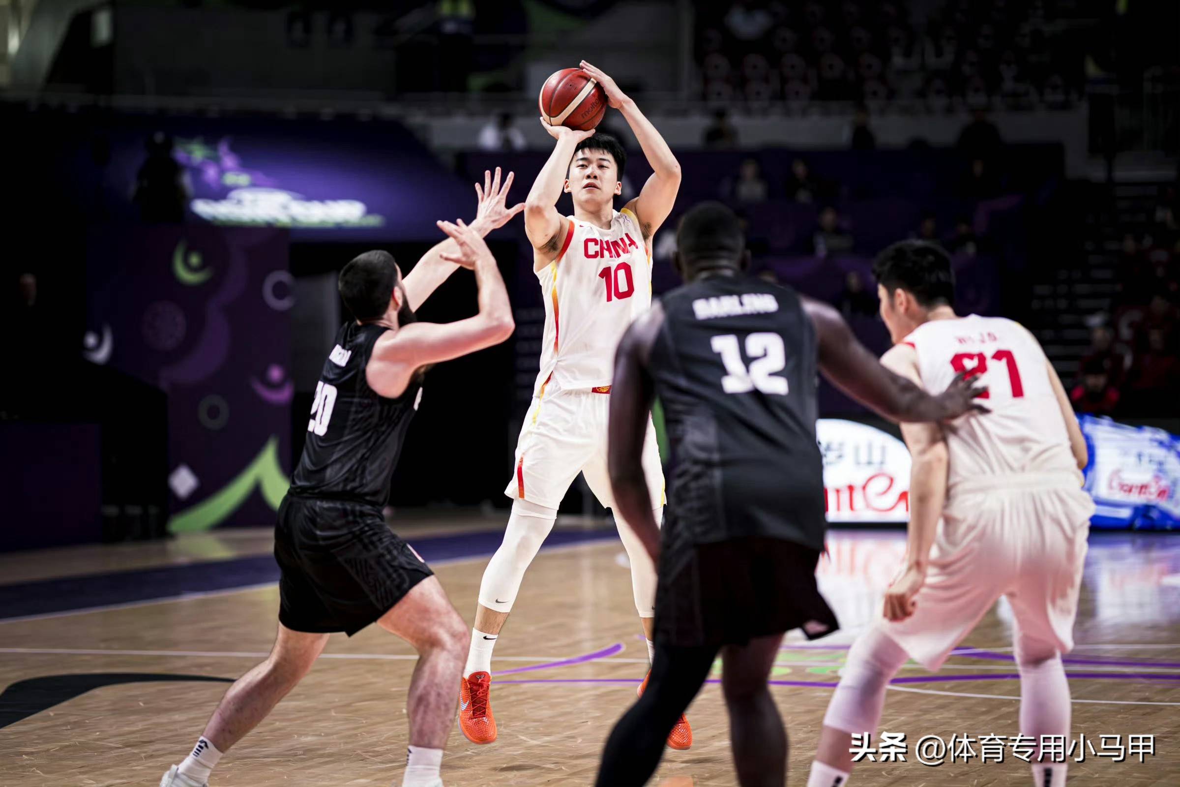 篮球男子半决赛:中国横扫晋级 篮球男子半决赛:中国横扫晋级