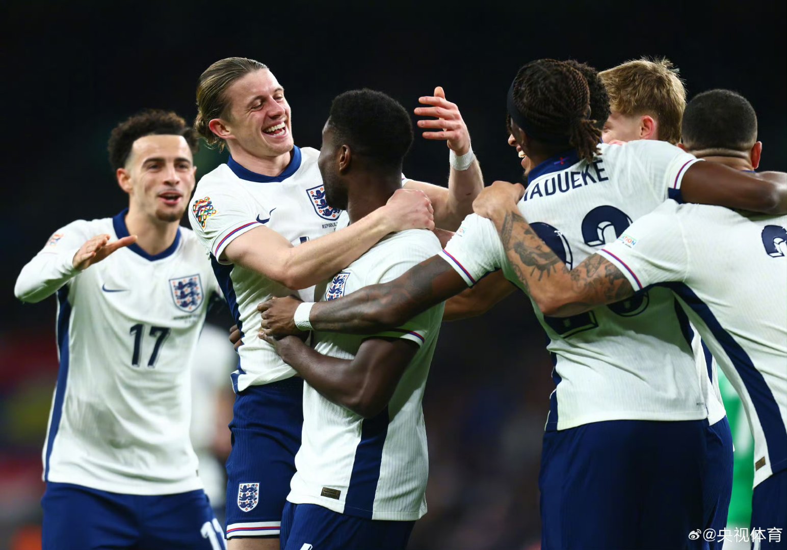英格兰队欧预赛赢球无数，球迷欢呼连连
