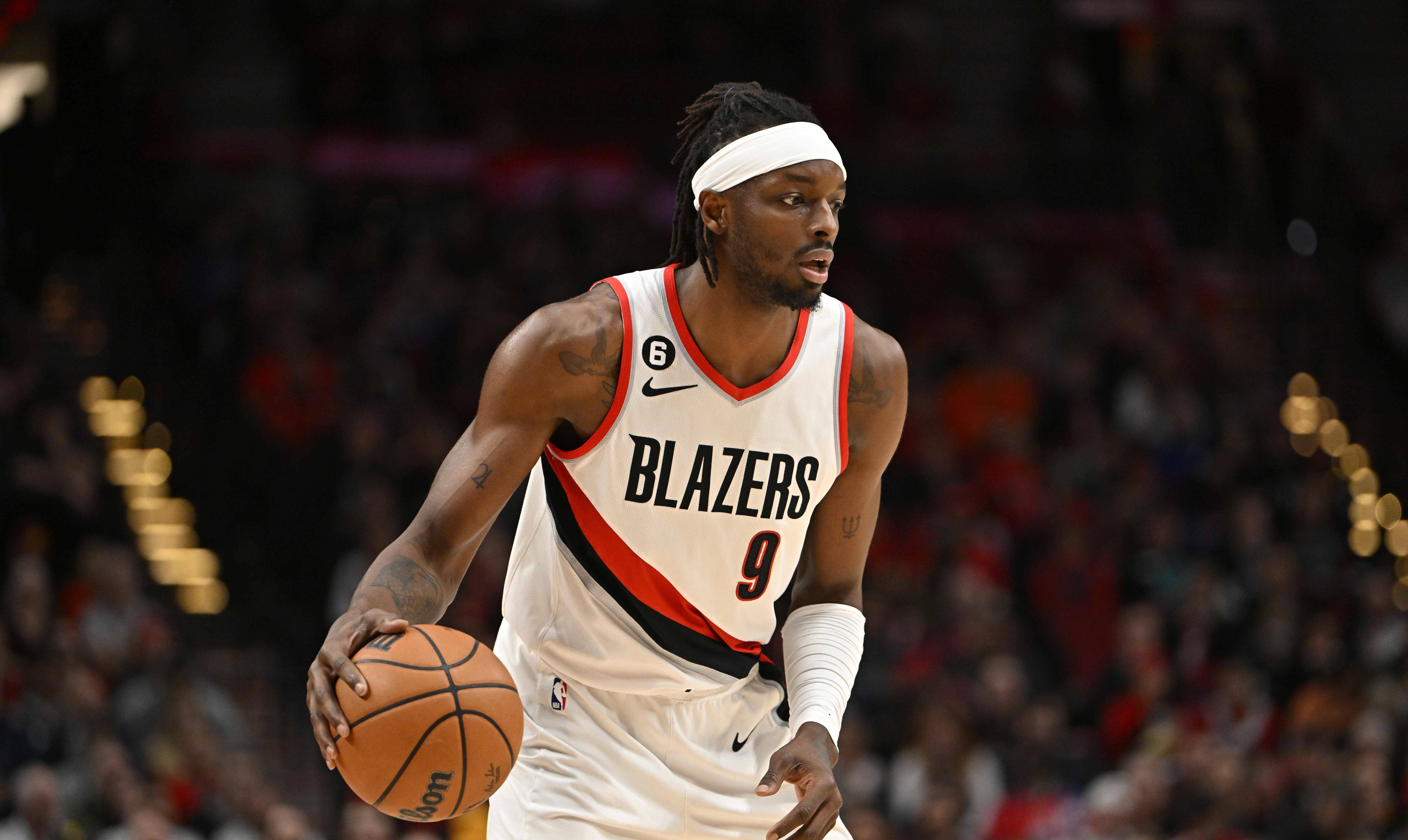 爱游戏APP-开拓者队关键时刻表现抢眼，暂时领跑西部