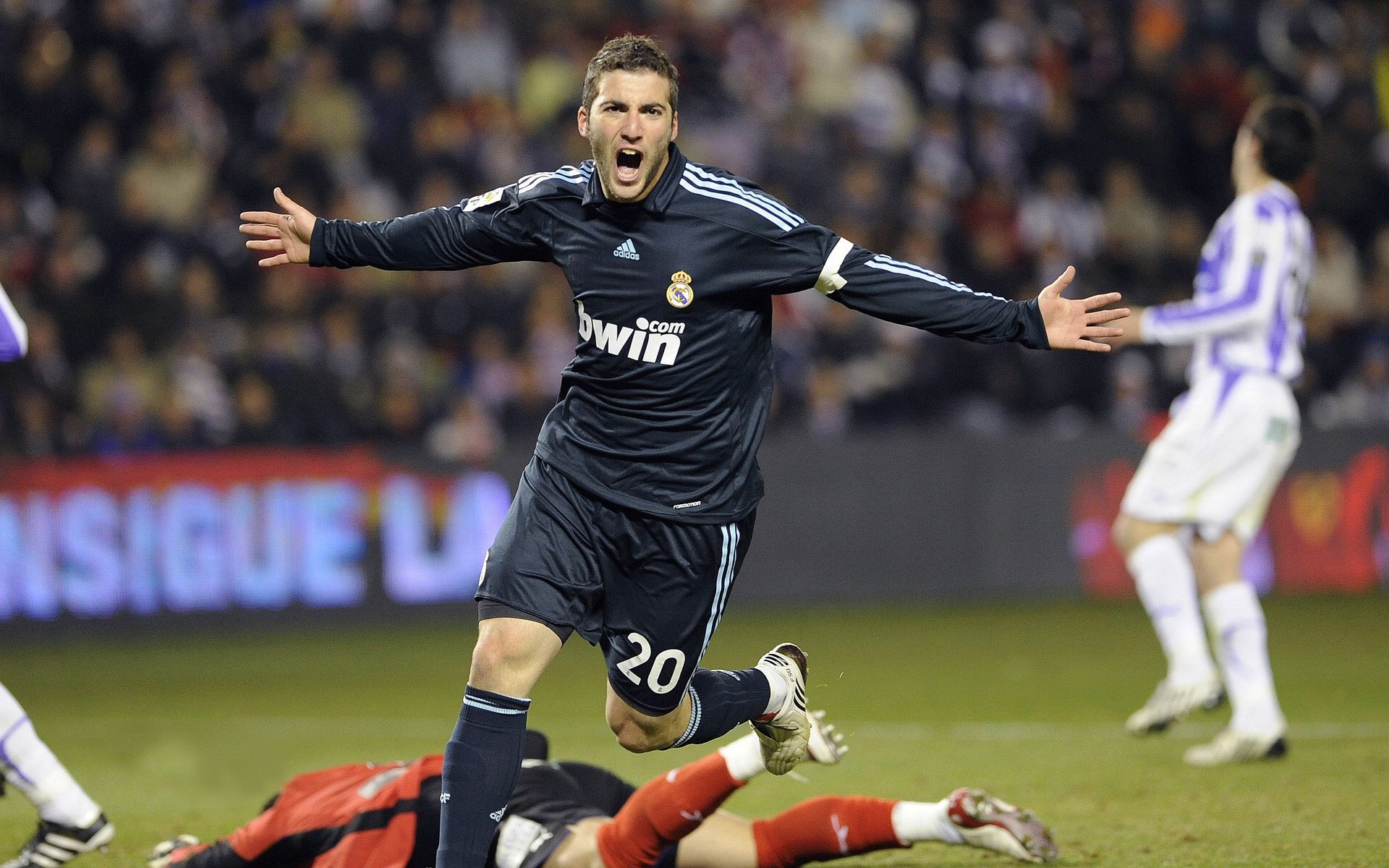 爱游戏官方-独一无二的逆转，勒沃库森力克AC米兰，迪马利亚书写新历史